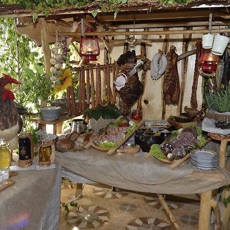 فندق Restauracja Pod Kogutem Poniatowa المظهر الخارجي الصورة
