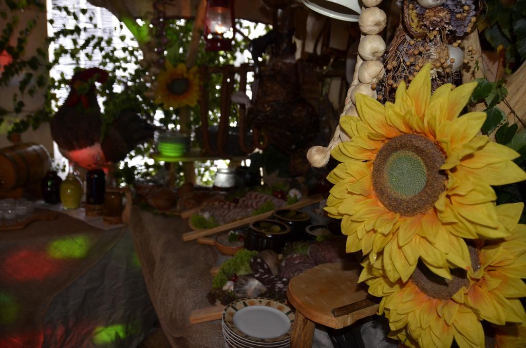 فندق Restauracja Pod Kogutem Poniatowa المظهر الخارجي الصورة