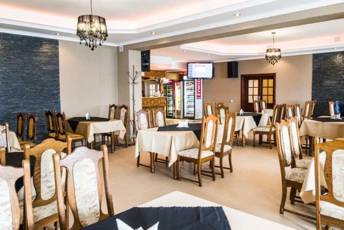 فندق Restauracja Pod Kogutem Poniatowa المظهر الخارجي الصورة